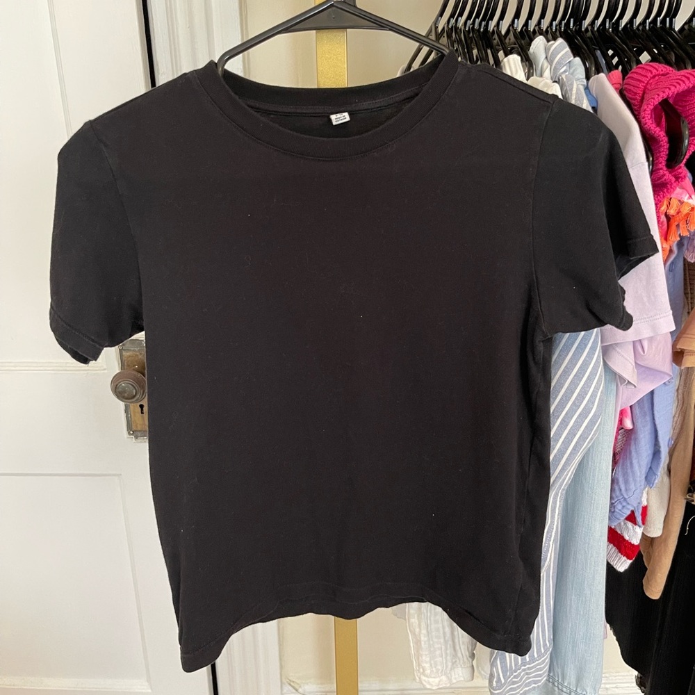 UNIQLO T-SHIRT